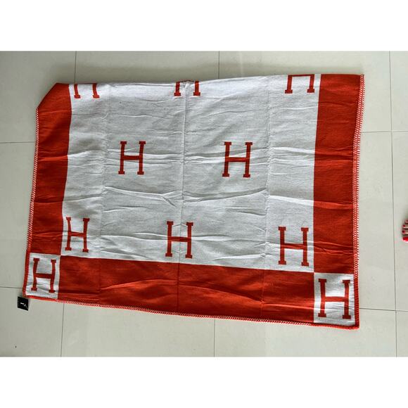 H Blanket Orange White NWT - Picture 2 of 10